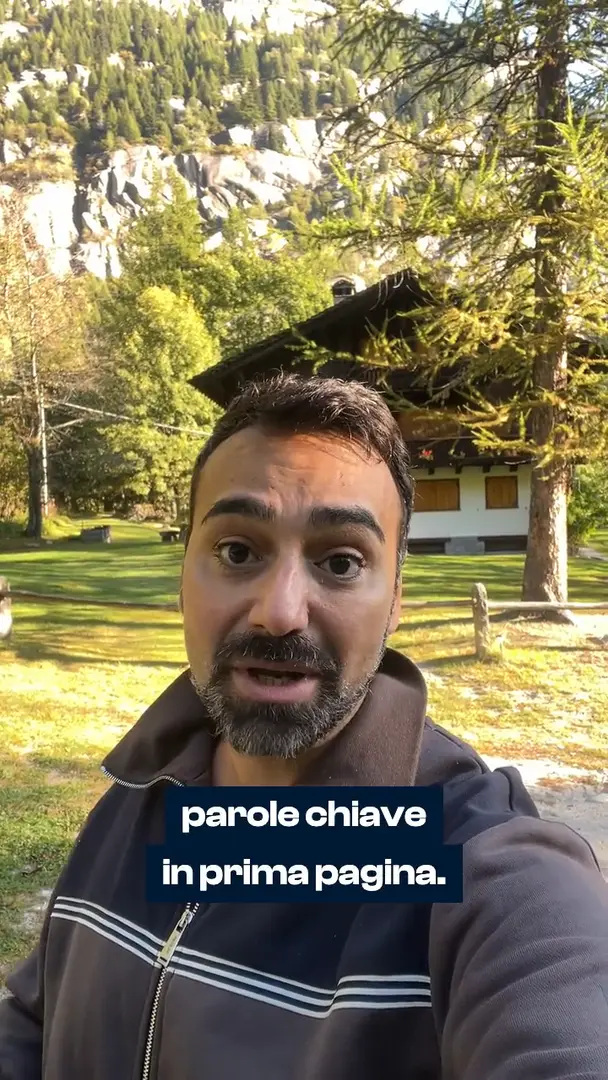 Daniel Missori, cantante e produttore di MixOro, in un fotogramma del video